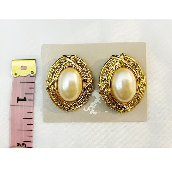 VINTAGE Fashion Costume Jewelry Pearl Gold Stud Earrings - Picture 4 of 4